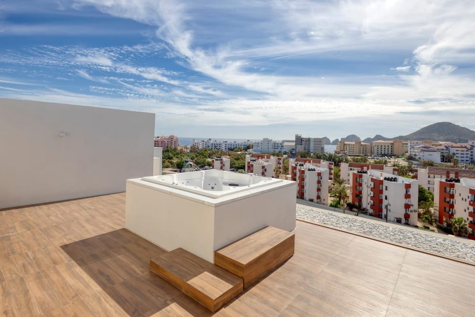 Hot Tub, Balcony/Terrace, City view