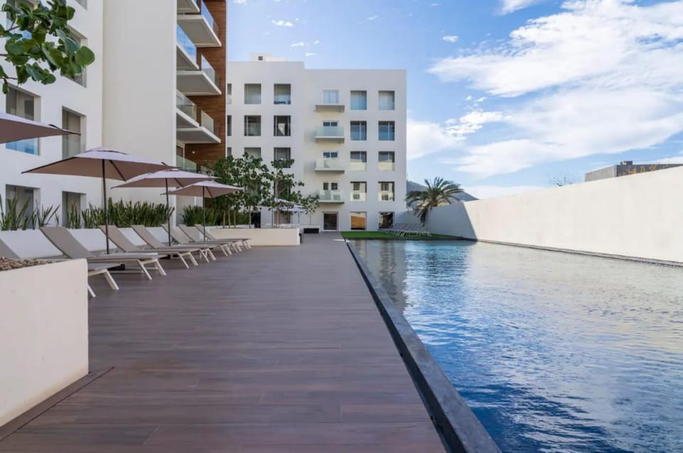 Property building, Patio, Day, Pool view, Swimming pool, sunbed