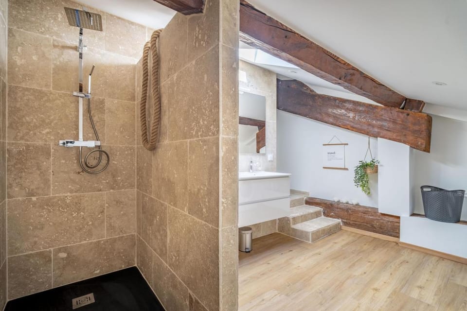 Louis XIV, Le Somail. Apartment in Occitanie