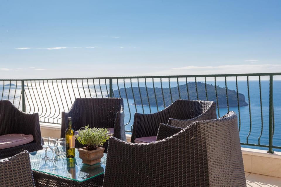 View (from property/room), Balcony/Terrace, Seating area, Sea view