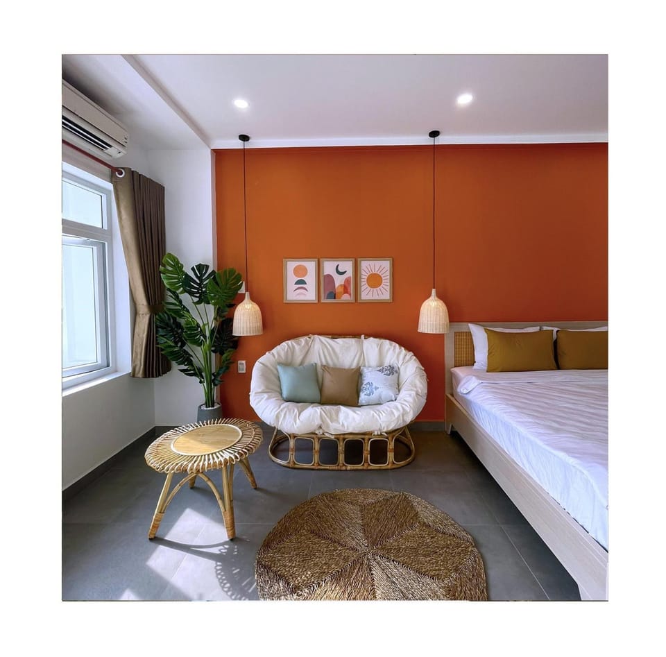 Bed, Living room, Photo of the whole room, Seating area, Bedroom