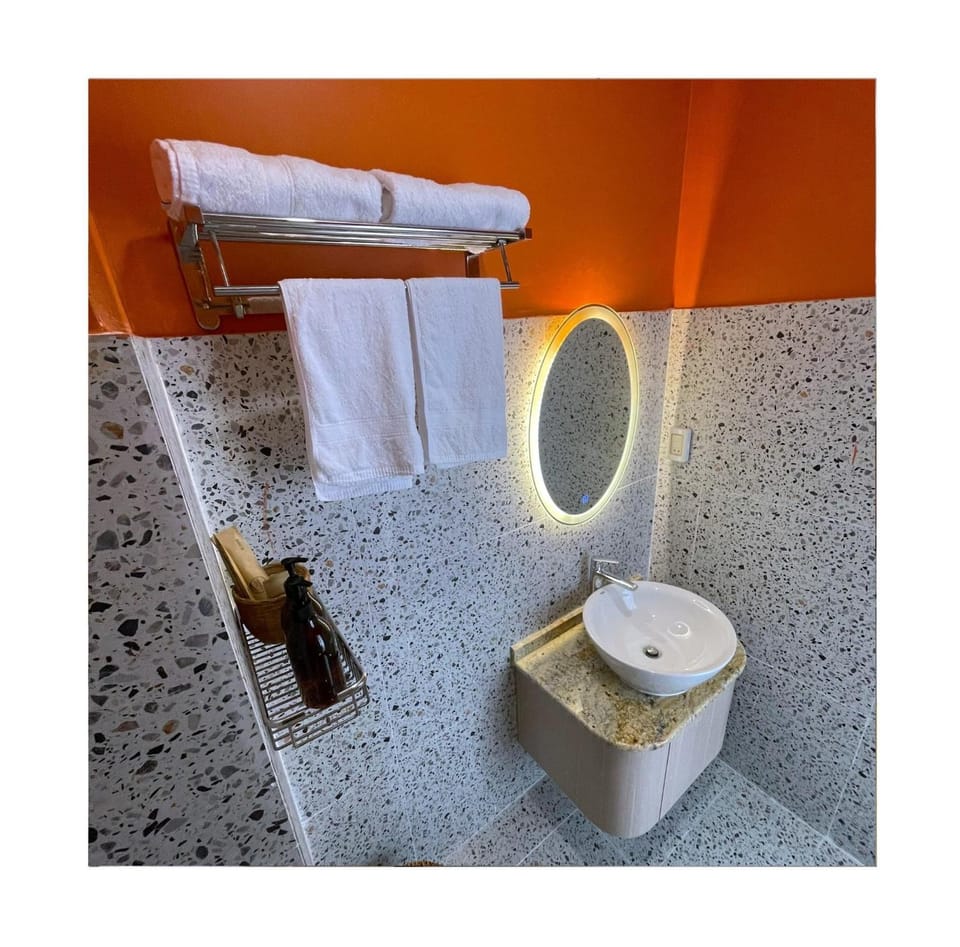 Toilet, bidet, towels