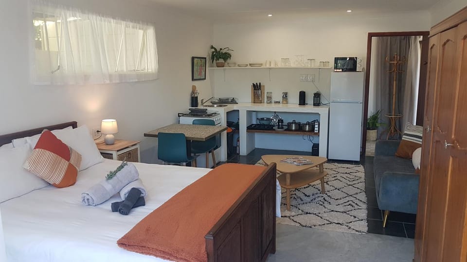 Montagu Meander is a cozy flat for work and play with Wi-Fi and secure parking Apartment in Western Cape