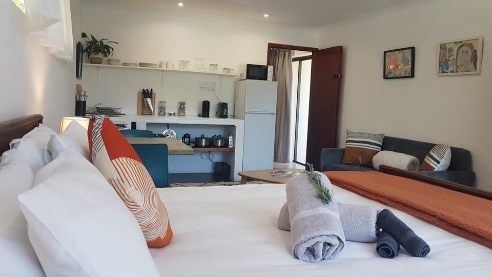 Montagu Meander is a cozy flat for work and play with Wi-Fi and secure parking Apartment in Western Cape