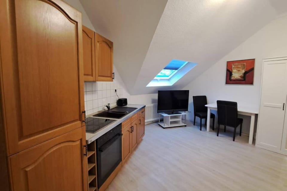Kleine Wohnung Uninähe. Bad. Wlan Küche Apartment in Duisburg