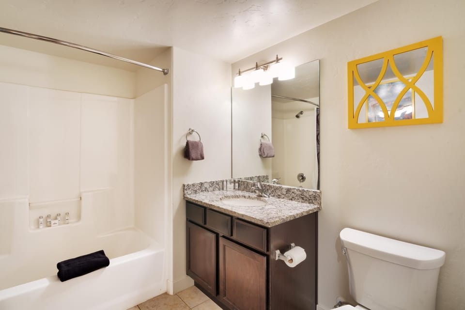 6A Family Friendly RedCliff Condo POOL & HOT TUB (Pet Friendly) Apartment in Utah