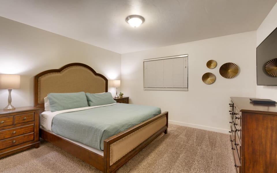 6A Family Friendly RedCliff Condo POOL & HOT TUB (Pet Friendly) Apartment in Utah