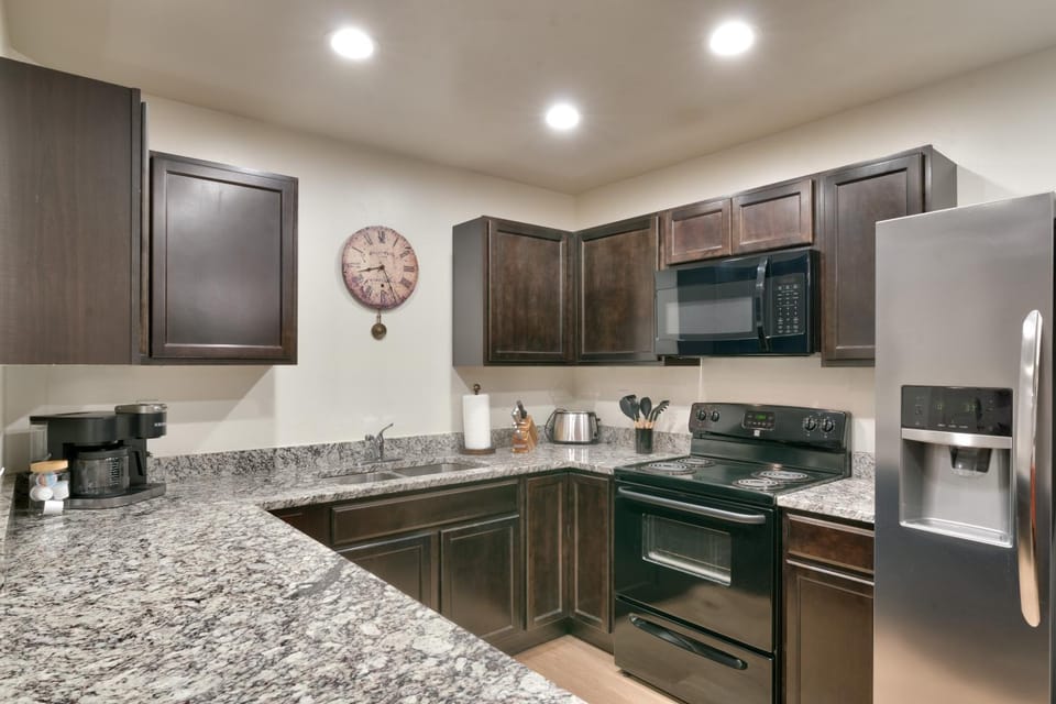 6A Family Friendly RedCliff Condo POOL & HOT TUB (Pet Friendly) Apartment in Utah