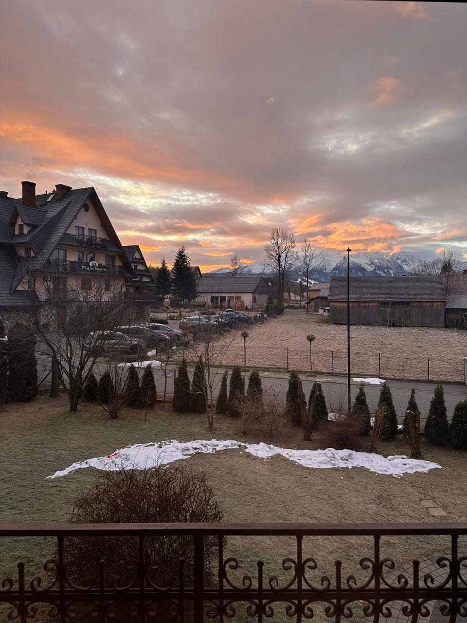 Winter, View (from property/room), Garden view, Mountain view, Quiet street view