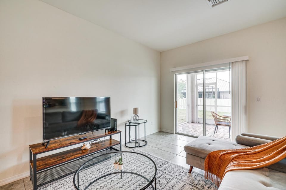 Dog-Friendly Home w/ Screened Porch in Cape Coral! House in Cape Coral