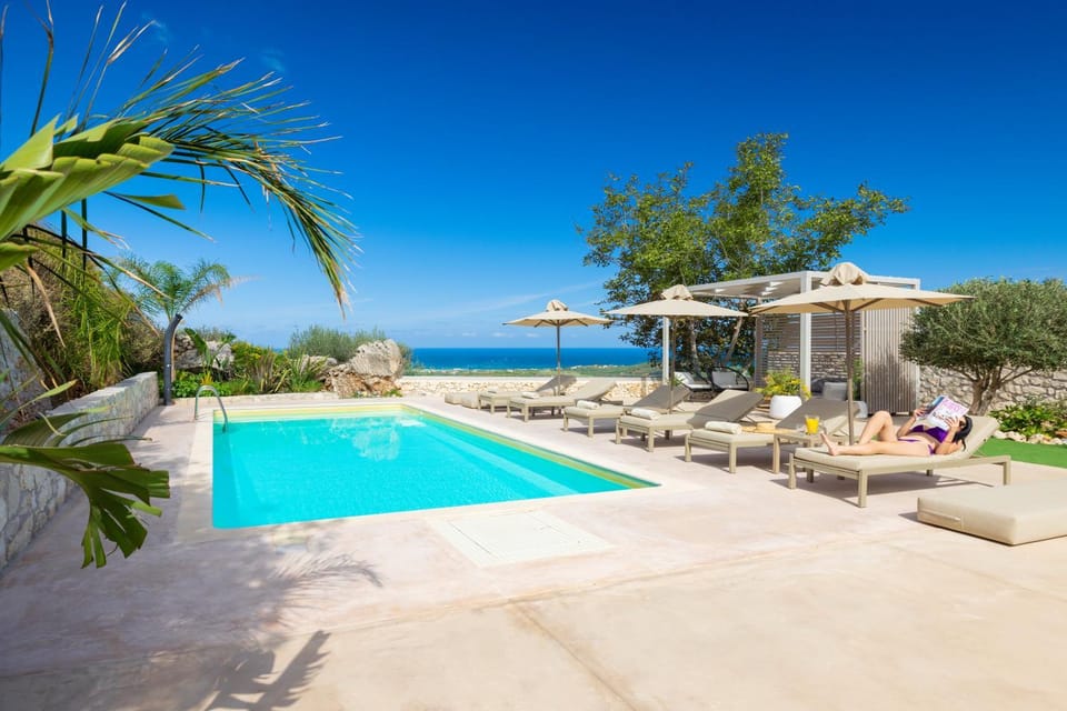 Sea view, Swimming pool, sunbed