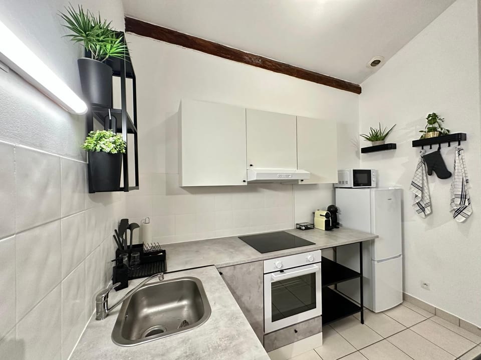Kitchen or kitchenette