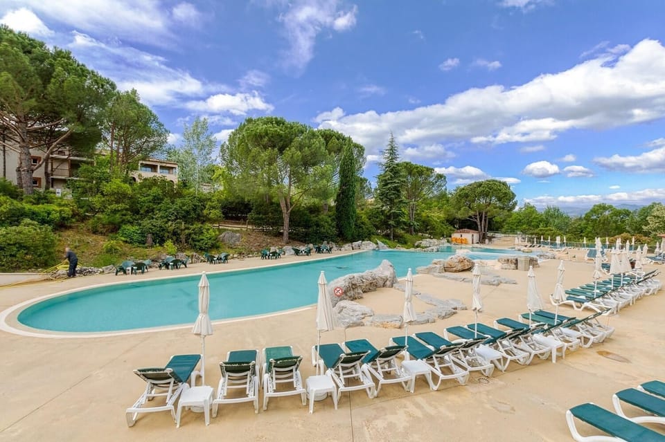 Beach, Swimming pool, furniture