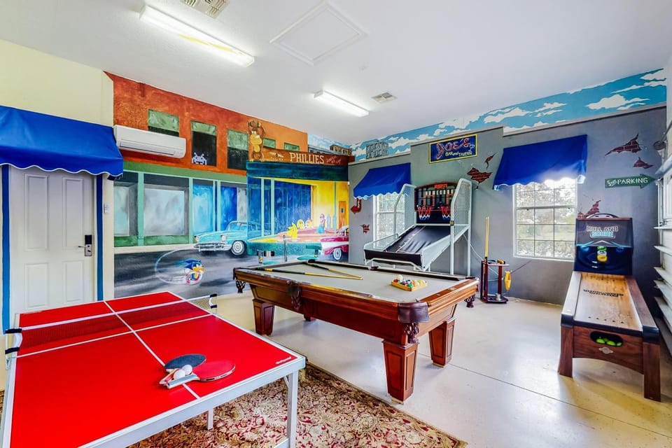 W410 - Gorgeous Golf-View Villa with Galactic Themed Bedroom at Reunion House in Four Corners
