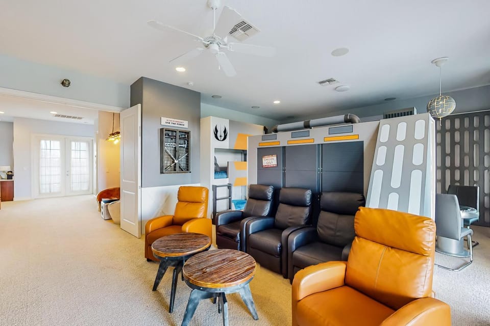 W410 - Gorgeous Golf-View Villa with Galactic Themed Bedroom at Reunion House in Four Corners
