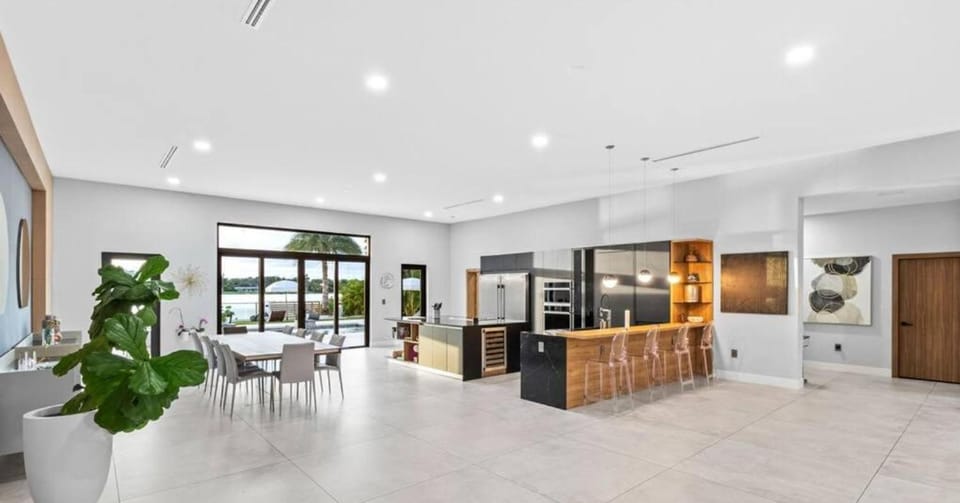 Kitchen or kitchenette, Living room