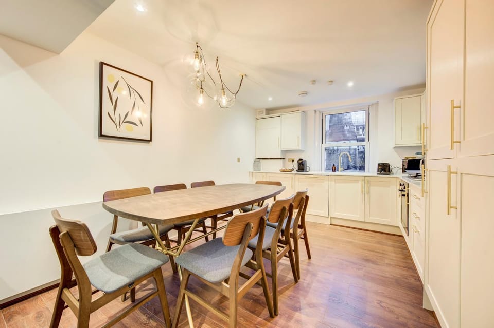 Prime Location Marylebone 4 Bed Designer Flat Apartment in City of Westminster