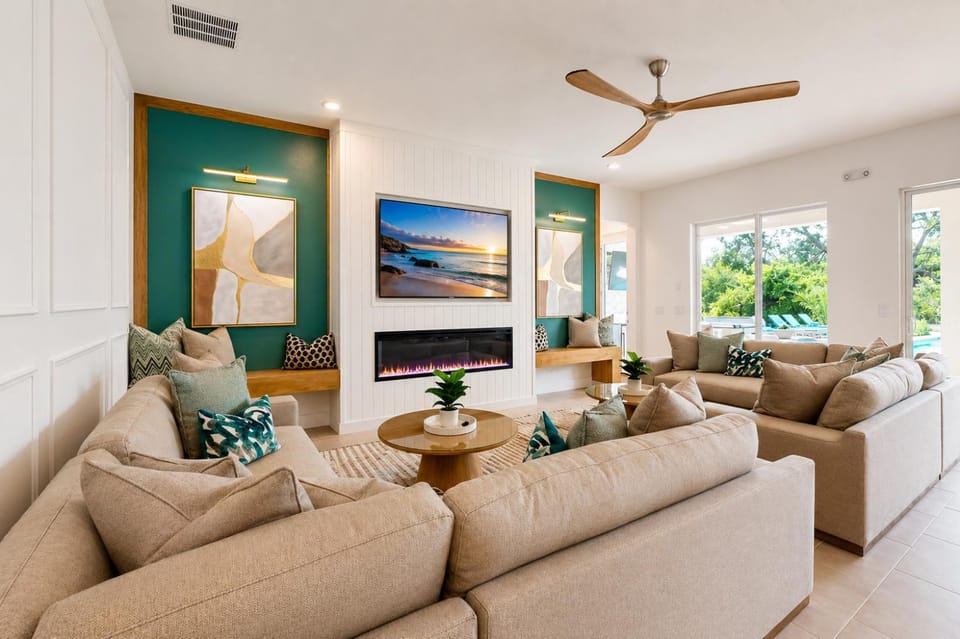 W451J - Glamorous Getaway With Themed Bedrooms at Reunion House in Four Corners