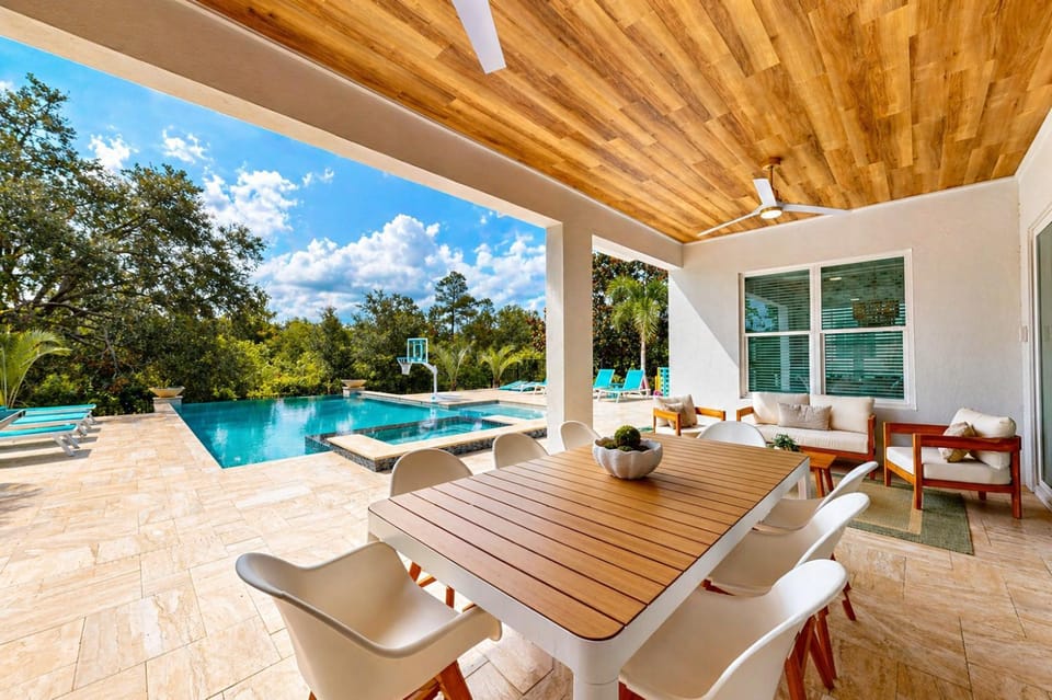 W451J - Glamorous Getaway With Themed Bedrooms at Reunion House in Four Corners