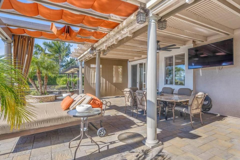 ৎ୭The safty paradiseৎ୭ H/w Pool Jacuzzi &much more House in Chatsworth