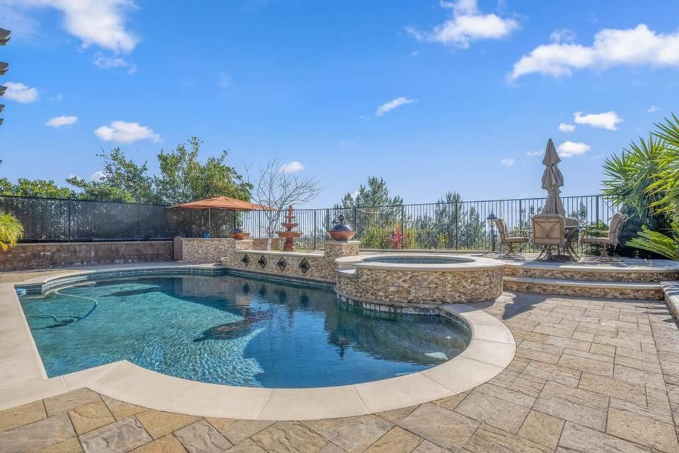 ৎ୭The safty paradiseৎ୭ H/w Pool Jacuzzi &much more House in Chatsworth