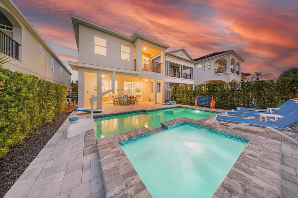 W454 - Bohemian Chic Oasis With Themed Bedrooms at Reunion House in Four Corners