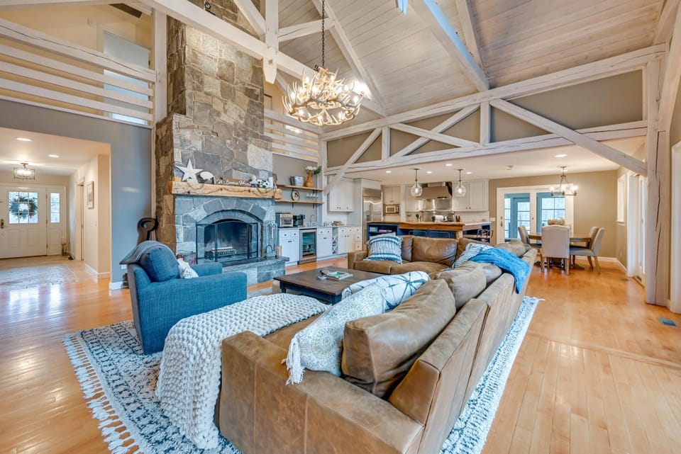 Monterey Home w/ Hot Tub, Pool & Game Room! House in Berkshires