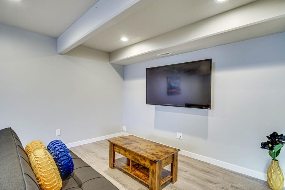 Layton Vacation Rental - Close to Hiking Trails! Apartment in Layton