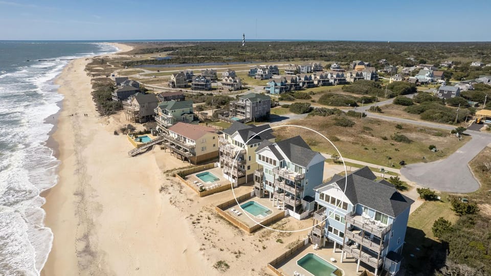 Property building, Neighbourhood, Bird's eye view, Beach, Swimming pool