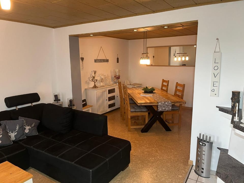 Living room, Seating area, Dining area, fireplace