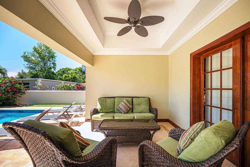 Patio, Pool view, Swimming pool, fireplace, sunbed