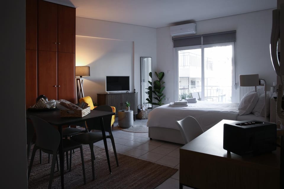 Bed, TV and multimedia, Photo of the whole room