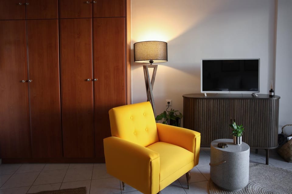 TV and multimedia, Seating area, Evening entertainment, wardrobe