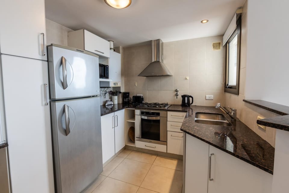 Coffee/tea facilities, Kitchen or kitchenette, oven, stove, toaster