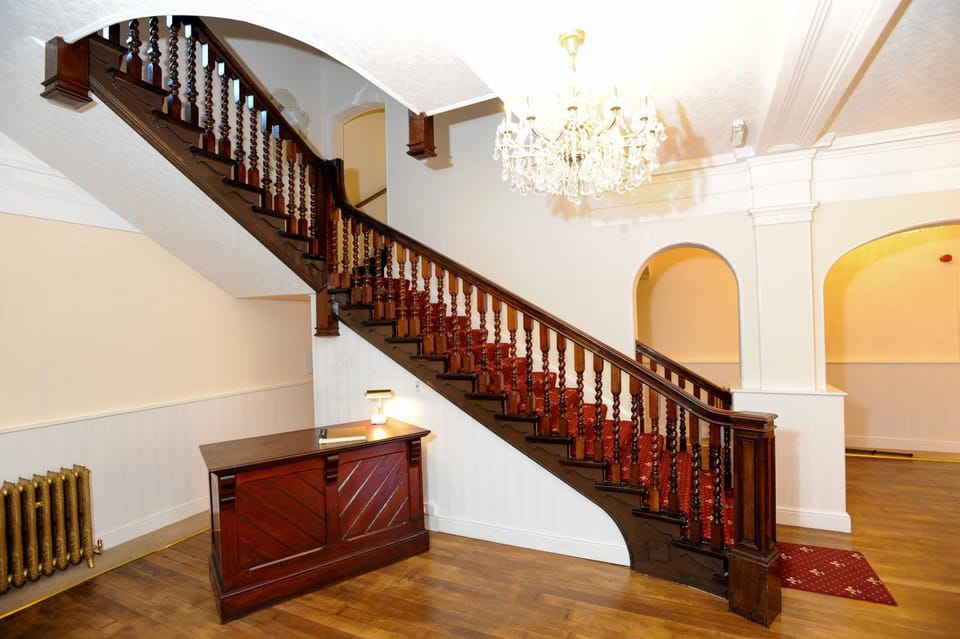 Lobby or reception, Photo of the whole room