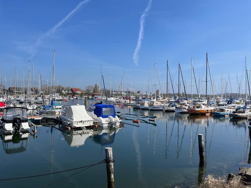 Hausboot LUMME - Huus & Meer Docked boat in Großenbrode