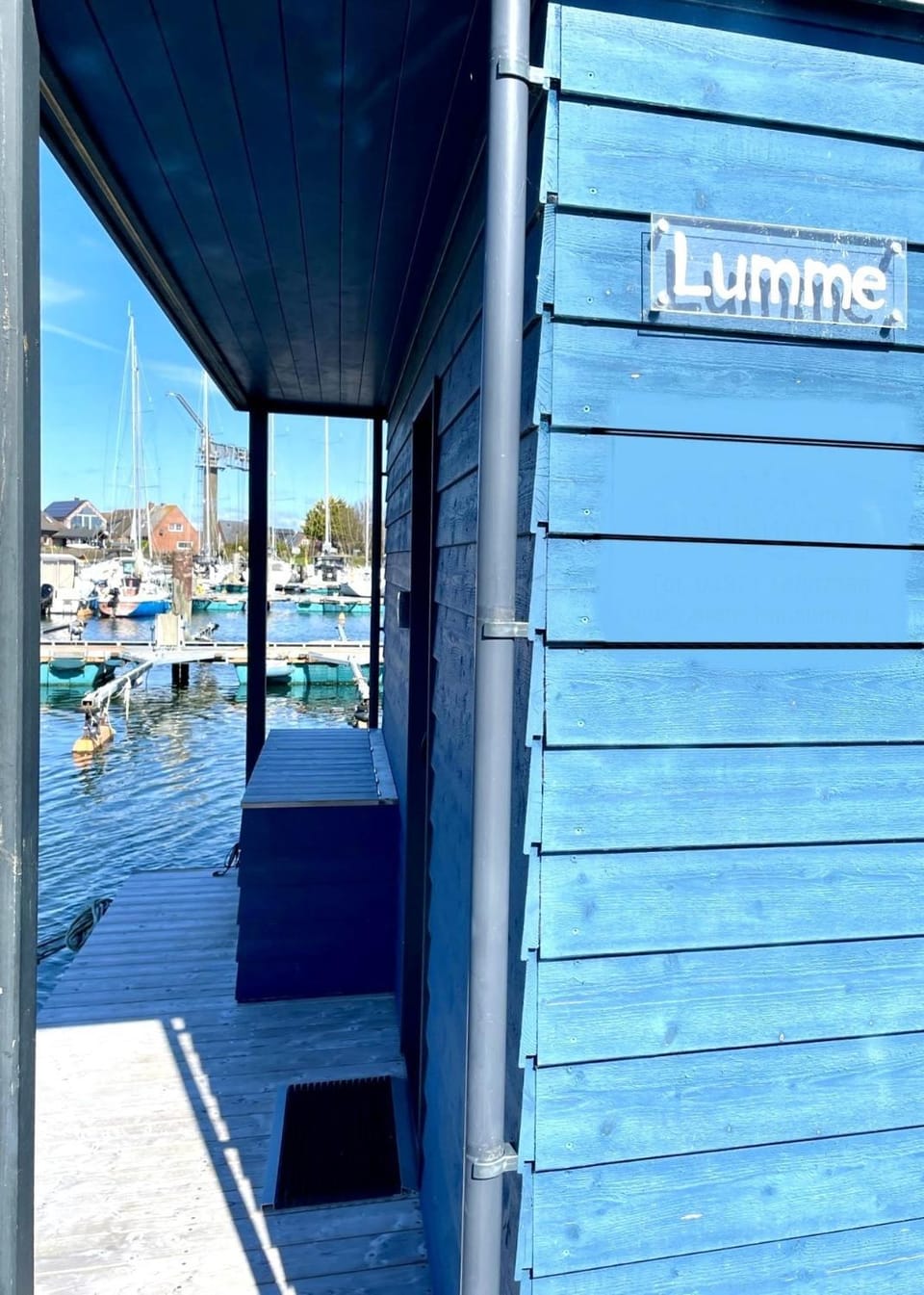 Hausboot LUMME - Huus & Meer Docked boat in Großenbrode