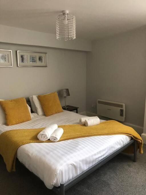 The Stuart Suite - spacious, affordable, city centre Apartment in York