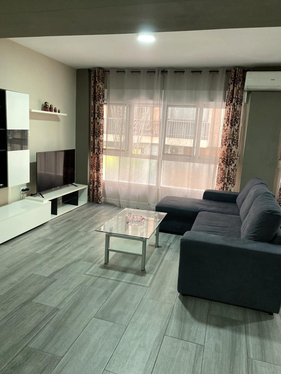 TV and multimedia, Living room, Seating area, Evening entertainment