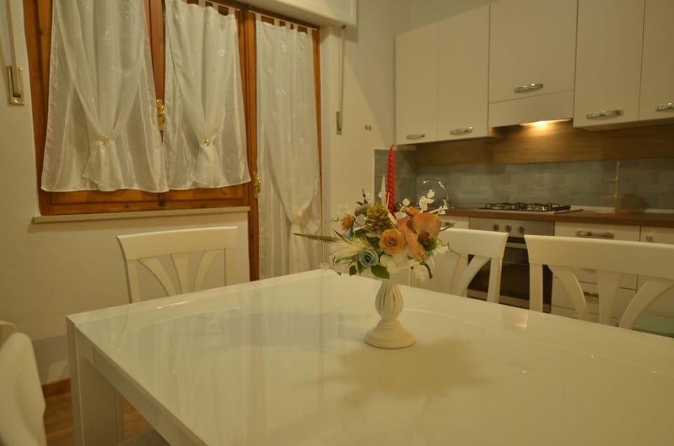 Kitchen or kitchenette, Living room, Dining area, stove