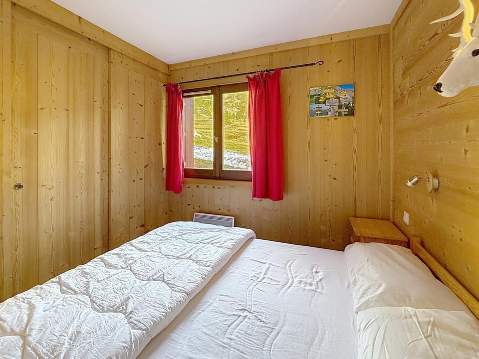Bed, Bedroom, Mountain view