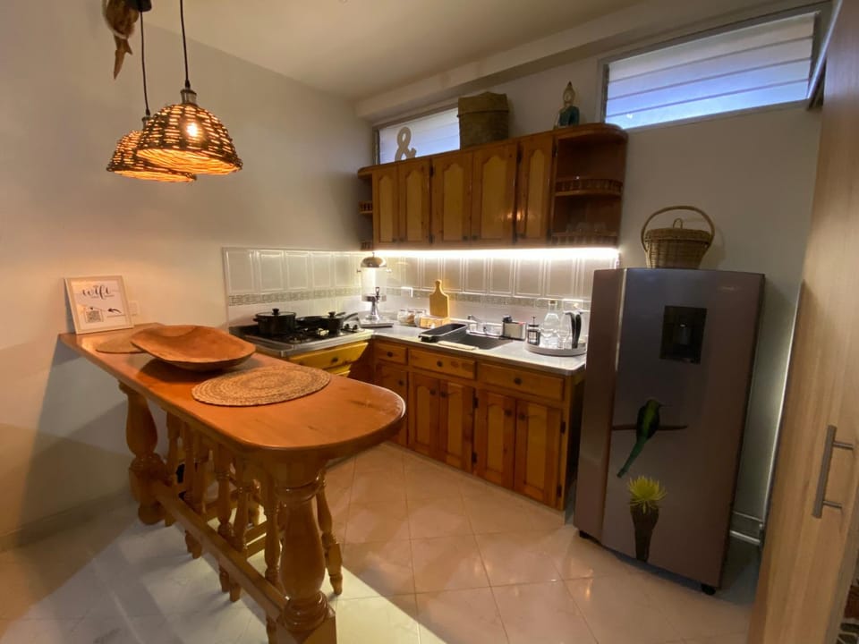 Coffee/tea facilities, Kitchen or kitchenette, dishwasher, stove