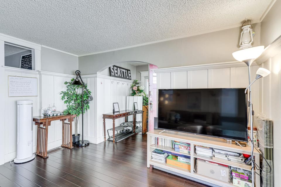 Walkable Queen Anne Cottage Less Than half Mi to Kerry Park House in Queen Anne