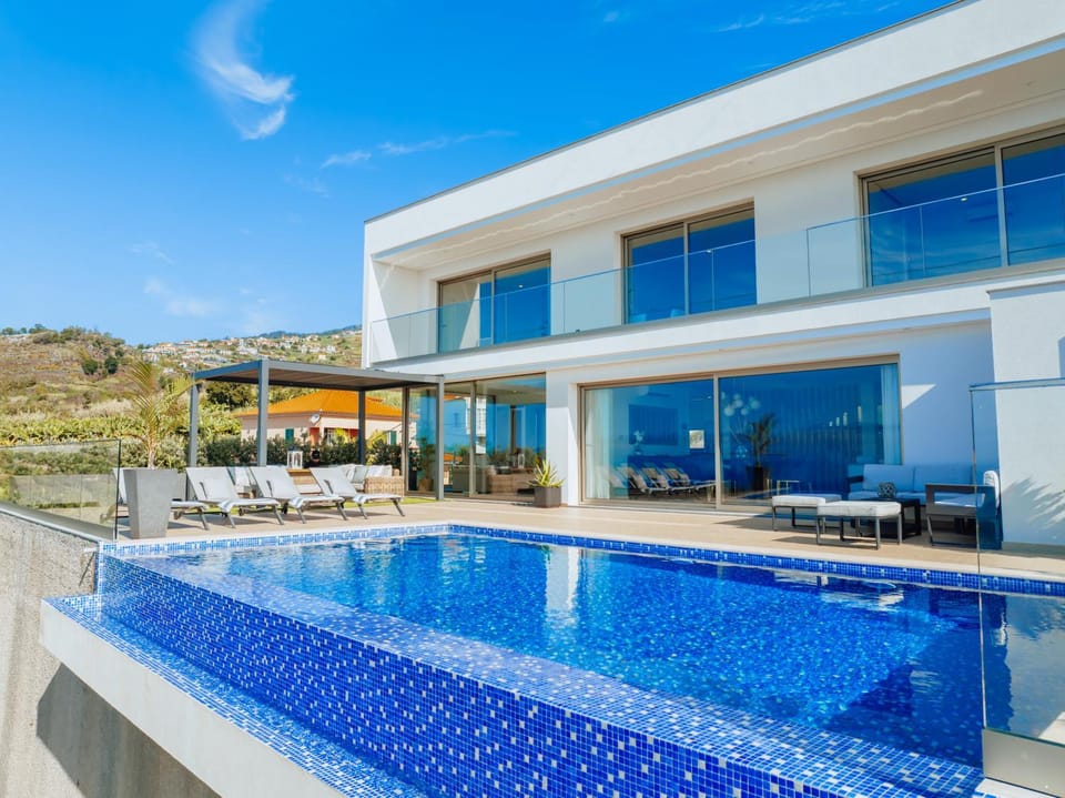Property building, Patio, Natural landscape, Pool view, Swimming pool, sunbed