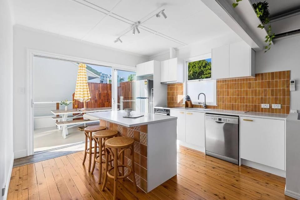 Kitchen or kitchenette, Dining area, dishwasher, oven, pet friendly, stove