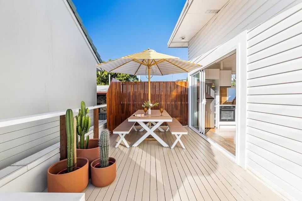 Patio, Day, Dining area, pet friendly