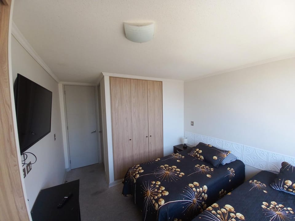 Bed, TV and multimedia, Photo of the whole room, Bedroom, wardrobe