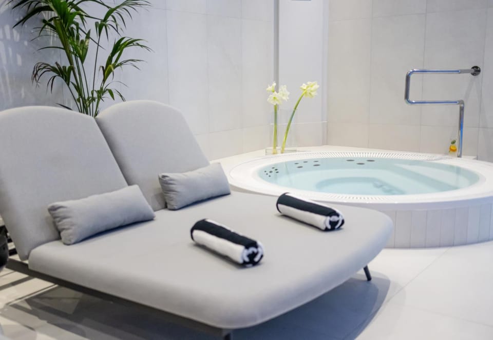Hot Tub, Spa and wellness centre/facilities, sunbed