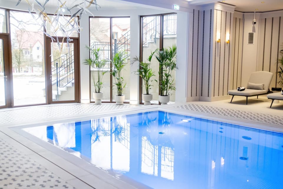 Activities, Swimming pool, sunbed
