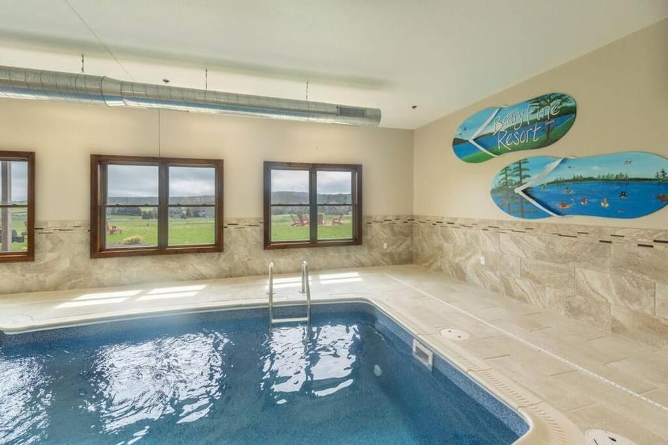Beary Fine 6 bed 5 bath luxury home w indoor pool House in Deep Creek Lake
